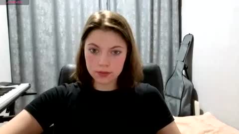 Snapshot of terranaufzinger chatting on 06-19-26, 09:51 Anny Simpson online show from 06-19-26, 09:51