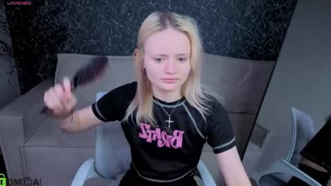 Snapshot of tessa_ashe chatting on 04-25-26, 01:52 Tessa online show from 04-25-26, 01:52