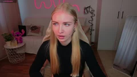 TessaHamilton online show from 05-12-26, 12:35