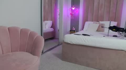 tessaquins online show from 10-19-25, 05:35