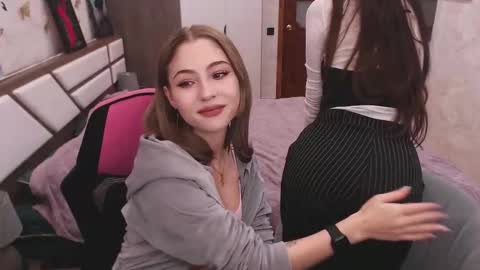 Snapshot of tessawillson chatting on 09-21-25, 11:56 Tessa online show from 09-21-25, 11:56