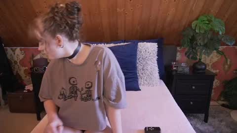 Tessa online show from 05-18-26, 03:51
