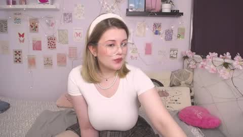Snapshot of tesspleasure chatting on 01-11-25, 12:40 TESSA online show from 01-11-25, 12:40