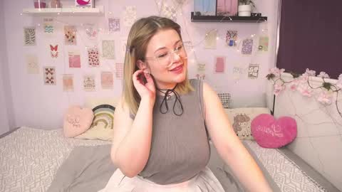 Snapshot of tesspleasure chatting on 01-23-25, 06:06 TESSA online show from 01-23-25, 06:06