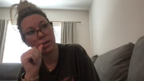 Snapshot of texas_blonde chatting on 06-12-26, 05:01 Daphne Summers online show from 06-12-26, 05:01