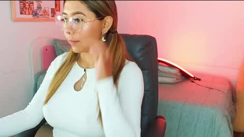 Snapshot of texas_curvykitten chatting on 04-27-26, 10:02 texas_curvykitten online show from 04-27-26, 10:02