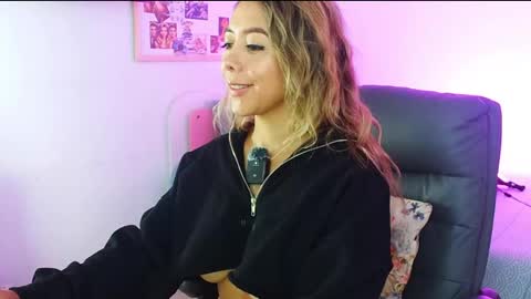 Snapshot of texas_curvykitten chatting on 04-30-26, 10:21 texas_curvykitten online show from 04-30-26, 10:21