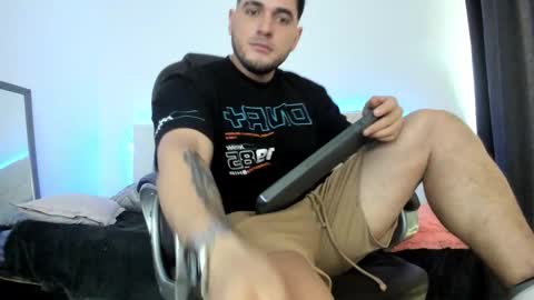 Snapshot of teylor_creed chatting on 12-20-25, 07:10 teylor creed online show from 12-20-25, 07:10