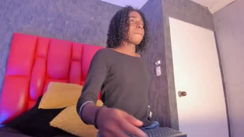 teylor_lovee online show from 12-23-25, 03:59