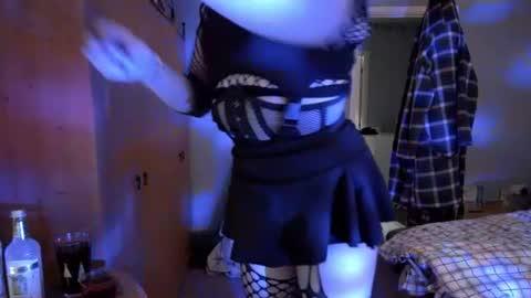Snapshot of tgirl_kirstie chatting on 07-16-26, 12:11 Kirstie online show from 07-16-26, 12:11