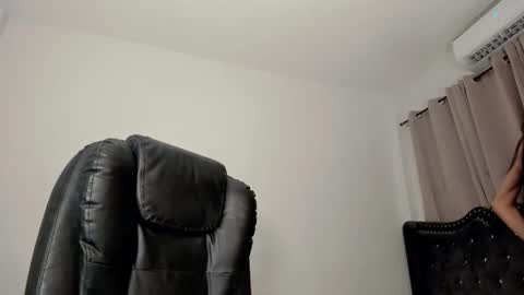 Snapshot of tgirl_luna69 chatting on 05-06-26, 04:34 Luna online show from 05-06-26, 04:34