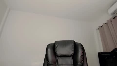 Snapshot of tgirl_luna69 chatting on 05-14-26, 09:32 Luna online show from 05-14-26, 09:32