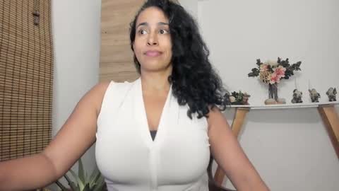 Thalia Gomex online show from 01-04-25, 09:41