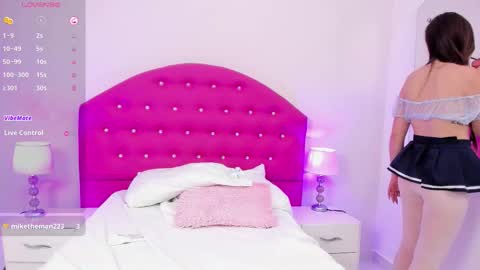 Thalia  online show from 11-22-25, 08:30