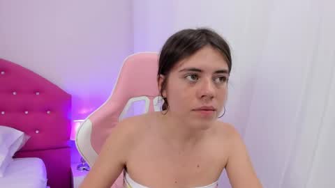 Thalia  online show from 04-18-26, 07:51