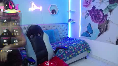 Andrea online show from 11-26-25, 08:32