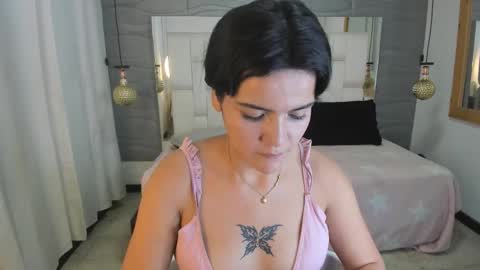 Snapshot of thalialopez chatting on 03-08-26, 06:39 Thalia online show from 03-08-26, 06:39