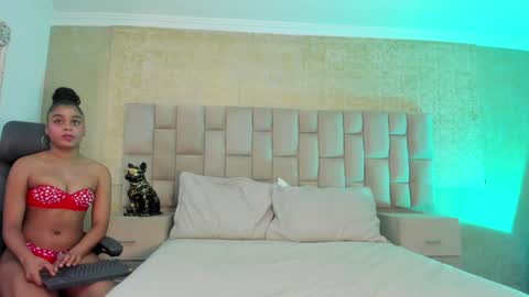 Thamara Fox online show from 12-16-24, 04:34