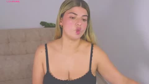 Snapshot of thamy_stark chatting on 06-24-26, 05:01 Thamara online show from 06-24-26, 05:01