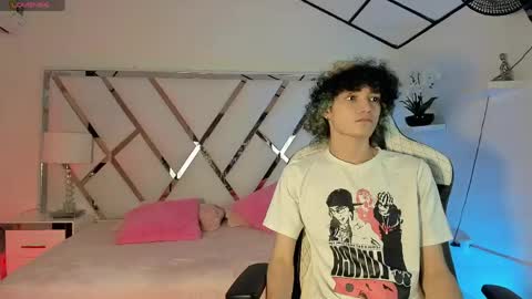 Snapshot of thanier_18 chatting on 06-06-26, 03:33 thanier_18 online show from 06-06-26, 03:33