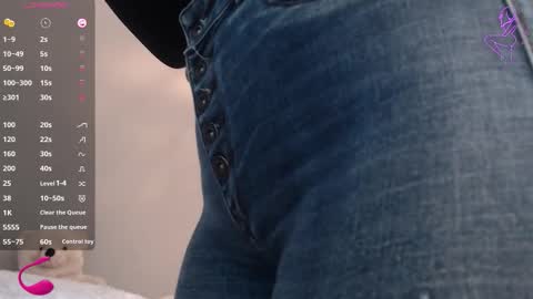 THAYSSA ROSS online show from 11-30-25, 02:43