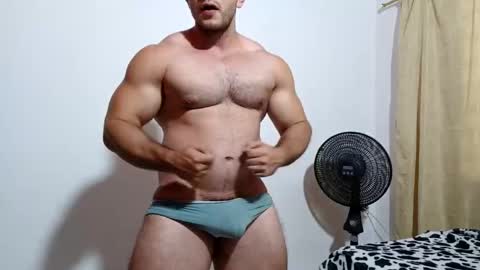 Snapshot of the_beastmuscle chatting on 03-11-26, 06:47 beast online show from 03-11-26, 06:47