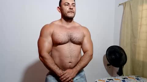 Snapshot of the_beastmuscle chatting on 04-03-26, 07:34 beast online show from 04-03-26, 07:34
