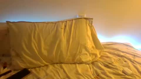 the crazy travellers online show from 12-19-25, 04:25