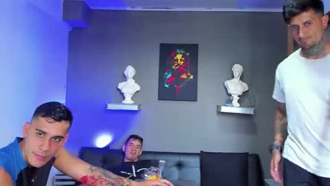 SCOTT  THEO  KAMERON  GENDERSON online show from 12-13-25, 08:04