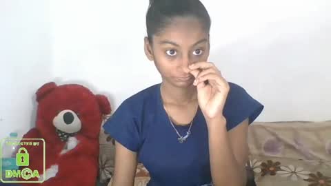 Snapshot of the_right_girl chatting on 01-31-25, 03:30 Suzan Sexy online show from 01-31-25, 03:30