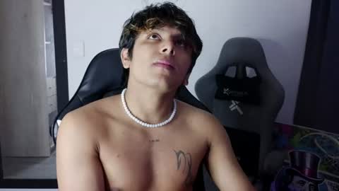 Snapshot of the_weed_guys chatting on 08-10-26, 03:32 Danny online show from 08-10-26, 03:32