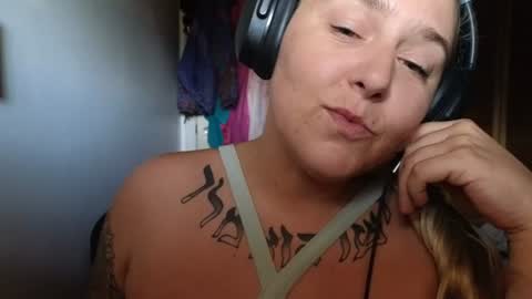 Snapshot of theauroramae chatting on 06-13-26, 03:21 theauroramae - online show from 06-13-26, 03:21