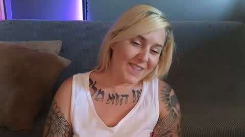 Snapshot of theauroramae chatting on 06-19-26, 08:01 theauroramae - online show from 06-19-26, 08:01
