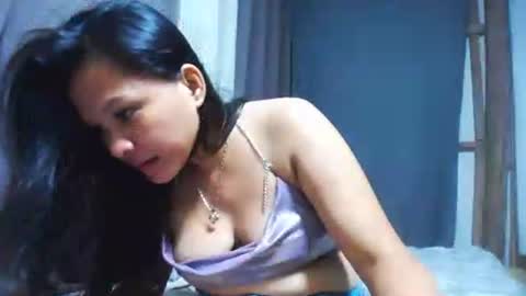 Snapshot of theaxxxx7970 chatting on 09-18-25, 12:18 thea online show from 09-18-25, 12:18