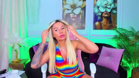 Snapshot of thebaewatch chatting on 09-21-25, 04:03 BaeWatch online show from 09-21-25, 04:03