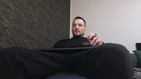 Snapshot of thebestmuscles chatting on 01-08-25, 05:26 John online show from 01-08-25, 05:26
