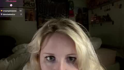 Snapshot of thedancingalien chatting on 04-24-26, 04:15 Kassandra Grant online show from 04-24-26, 04:15