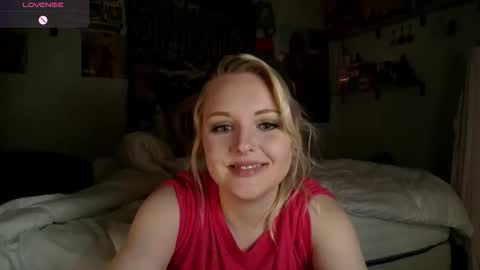 Snapshot of thedancingalien chatting on 04-25-26, 04:15 Kassandra Grant online show from 04-25-26, 04:15