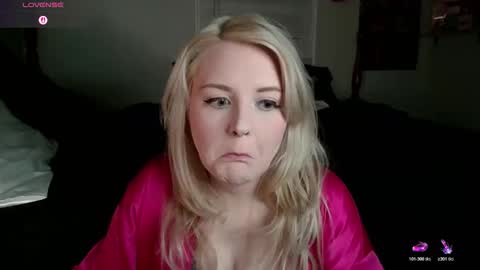 Snapshot of thedancingalien chatting on 05-06-26, 04:41 Kassandra Grant online show from 05-06-26, 04:41