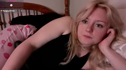 Snapshot of thedancingalien chatting on 05-07-26, 04:18 Kassandra Grant online show from 05-07-26, 04:18
