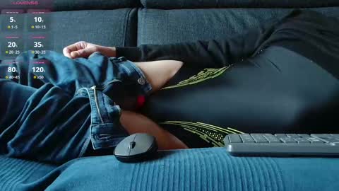 Snapshot of thediscretee chatting on 03-06-25, 10:30 thediscretee online show from 03-06-25, 10:30