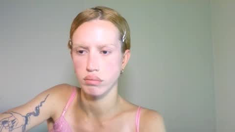 Yolanda online show from 09-08-25, 05:23