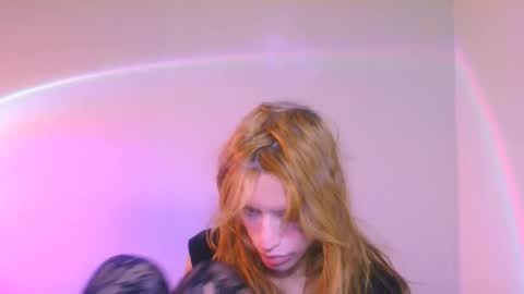 Yolanda online show from 11-24-25, 03:56