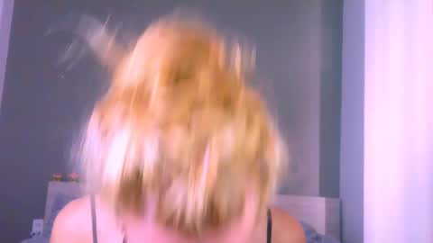 Snapshot of thedollxxxperience chatting on 06-09-26, 01:17 Yolanda online show from 06-09-26, 01:17