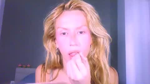 Snapshot of thedollxxxperience chatting on 06-19-26, 03:33 Yolanda online show from 06-19-26, 03:33