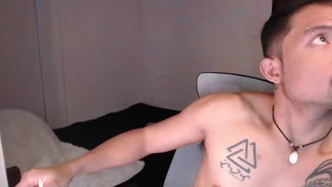Snapshot of thefriskyasian chatting on 12-03-24, 06:38 Jaycee online show from 12-03-24, 06:38
