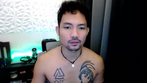 Snapshot of thefriskyasian chatting on 10-04-25, 01:47 Jaycee online show from 10-04-25, 01:47