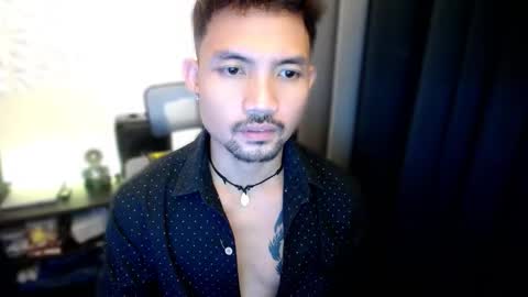 Snapshot of thefriskyasian chatting on 10-08-25, 01:25 Jaycee online show from 10-08-25, 01:25