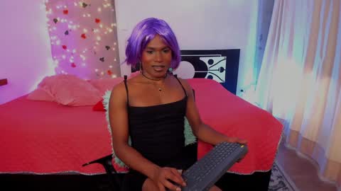 Snapshot of thegoldenbitch chatting on 01-05-25, 10:08 Goldie online show from 01-05-25, 10:08