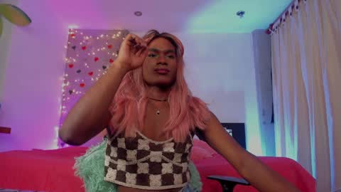 Snapshot of thegoldenbitch chatting on 01-09-25, 01:08 Goldie online show from 01-09-25, 01:08